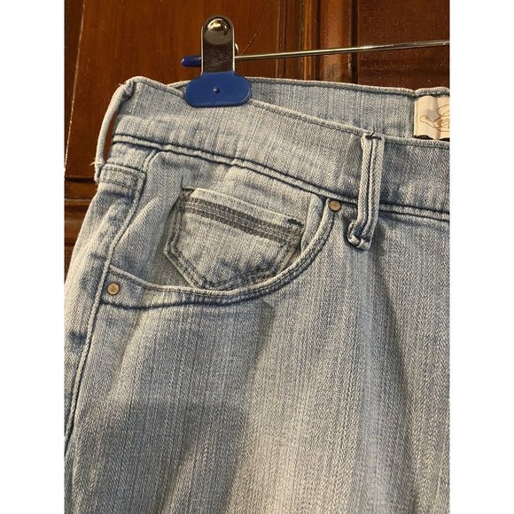 Levis 515 Capri Jeans Women's Blue Denim  Cuffed Light Wash Sz 6 Red Tab - Picture 5 of 8